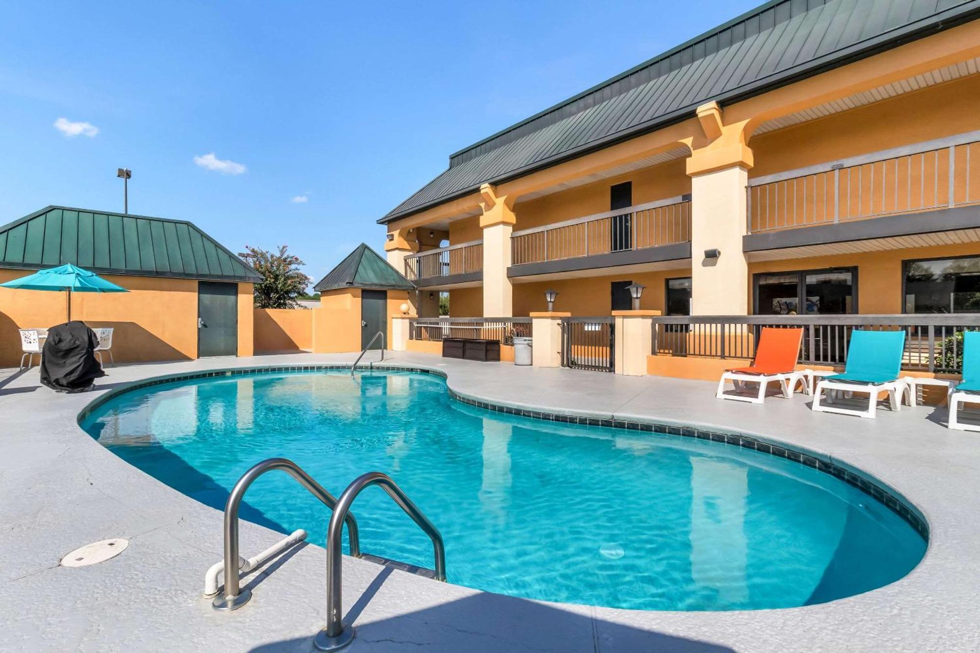 Quality Inn & Suites Florence Civic Center Exterior photo