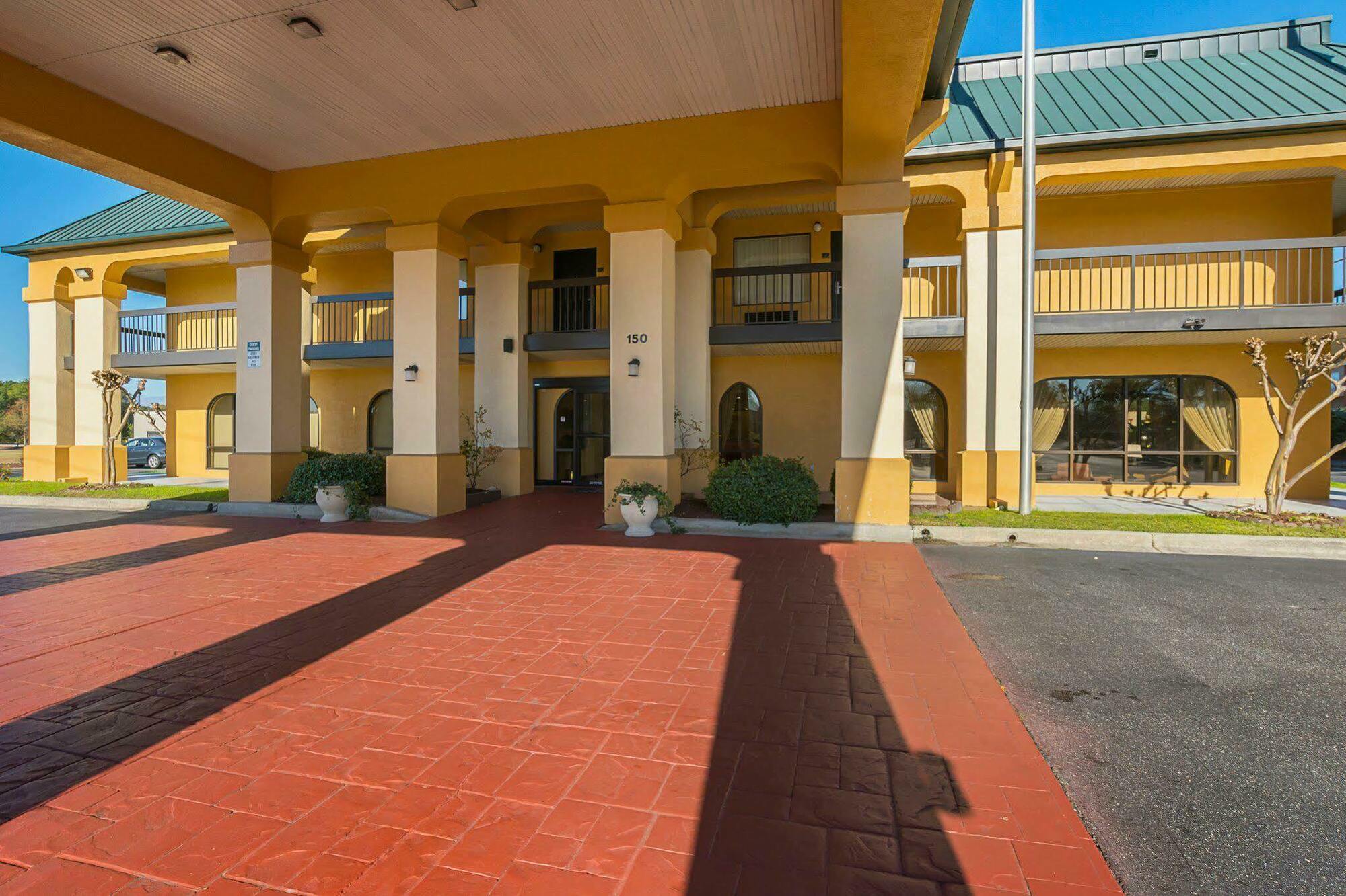 Quality Inn & Suites Florence Civic Center Exterior photo