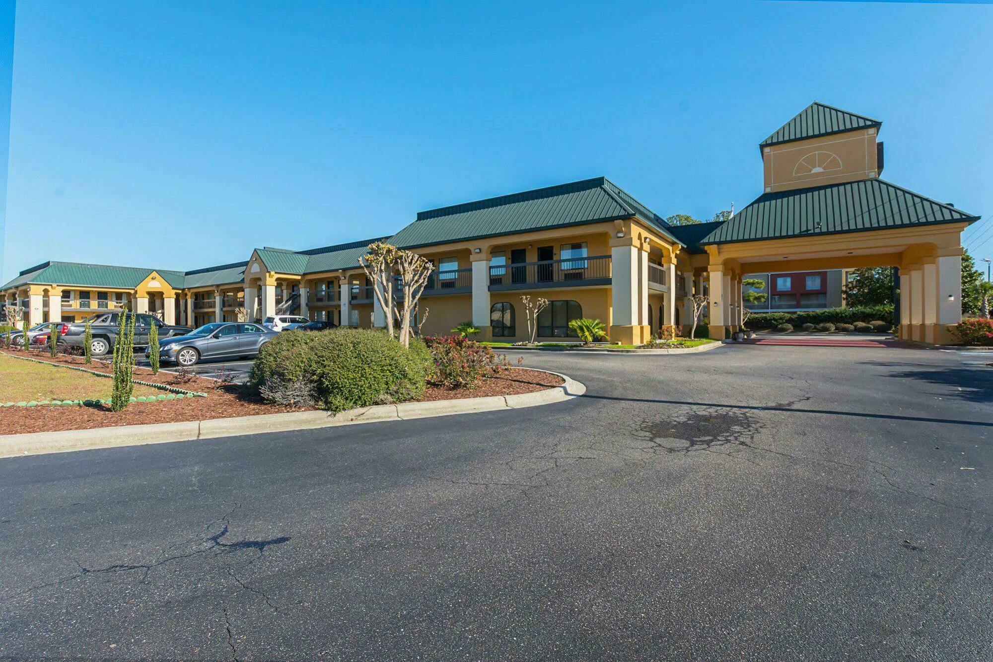 Quality Inn & Suites Florence Civic Center Exterior photo